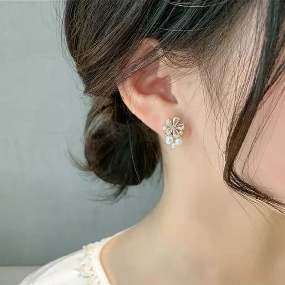 Korean Style Crystal Flower Imitation Pearl Stud Earrings For Women Girls Sweet - Picture 1 of 4